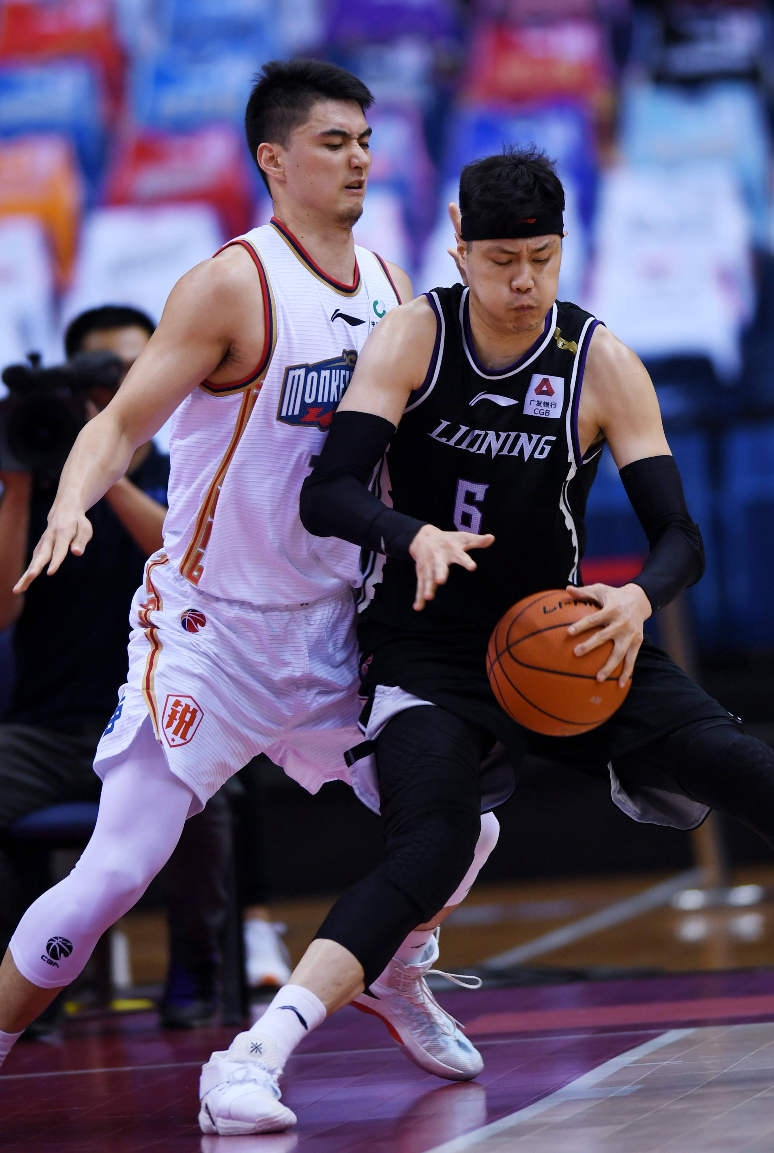 记者：姆巴佩已飞往沙特与皇马会合，这些天他一直努力训练