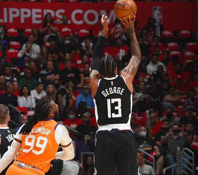 LPL春季赛今日首发名单：TES维持上场阵容不变 Xiaohu对上Rookie